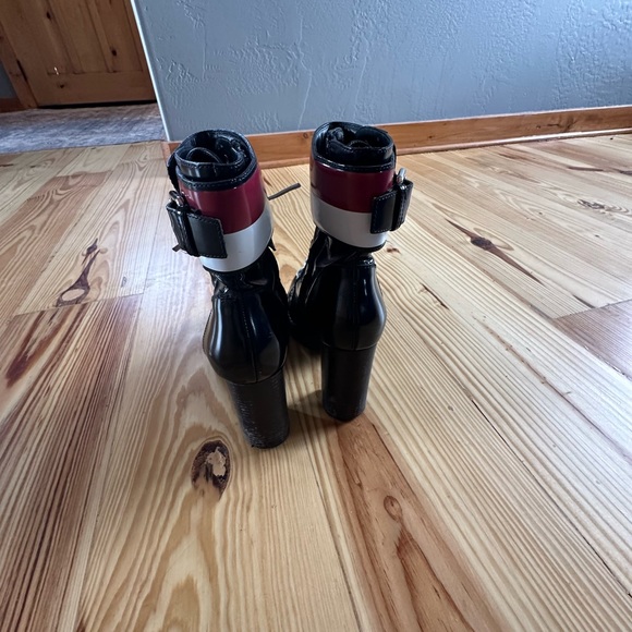 Louis Vuitton Star Trail biker bootie with white and red accent size 38 - Picture 3 of 7